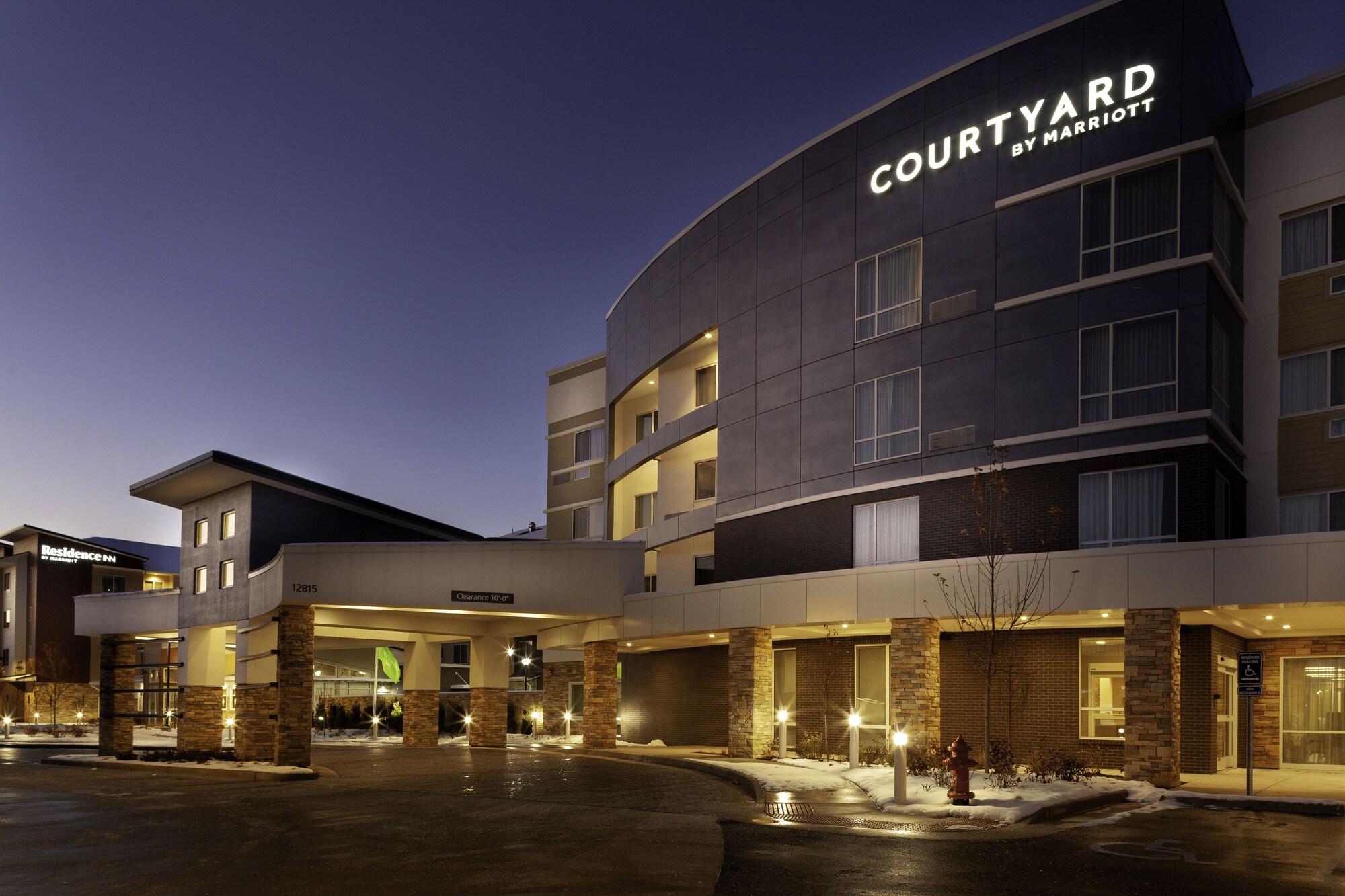 Hotel Courtyard By Marriott St. Louis West County 3*
