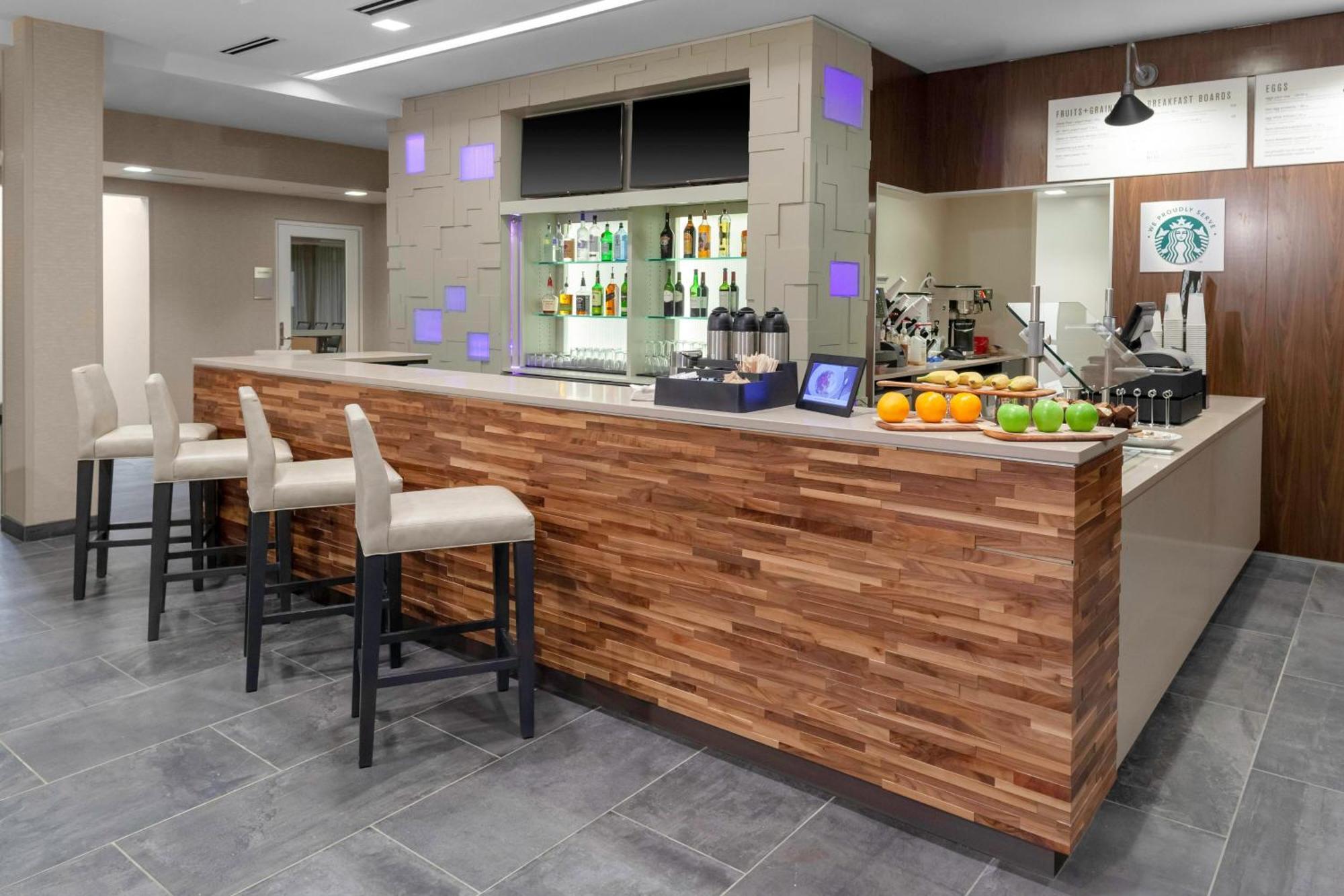 Courtyard By Marriott St. Louis West County 3*